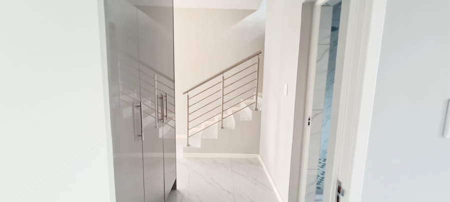 4 Bedroom Property for Sale in Blue Hills Gauteng