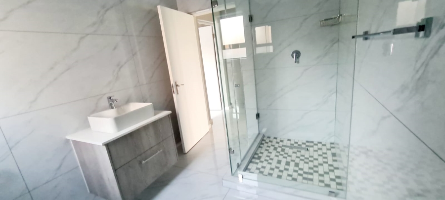 4 Bedroom Property for Sale in Blue Hills Gauteng