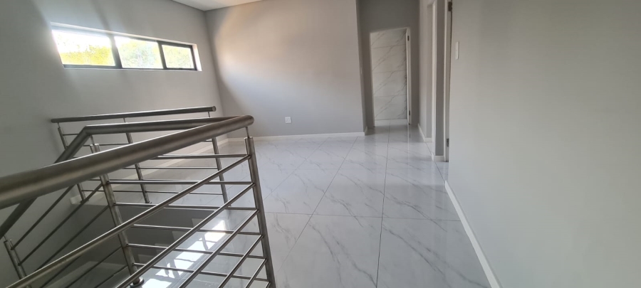 4 Bedroom Property for Sale in Blue Hills Gauteng
