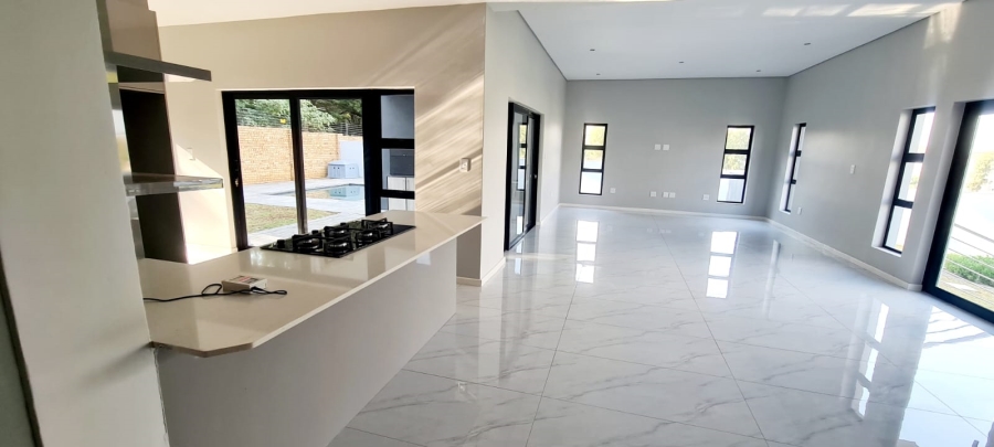 4 Bedroom Property for Sale in Blue Hills Gauteng