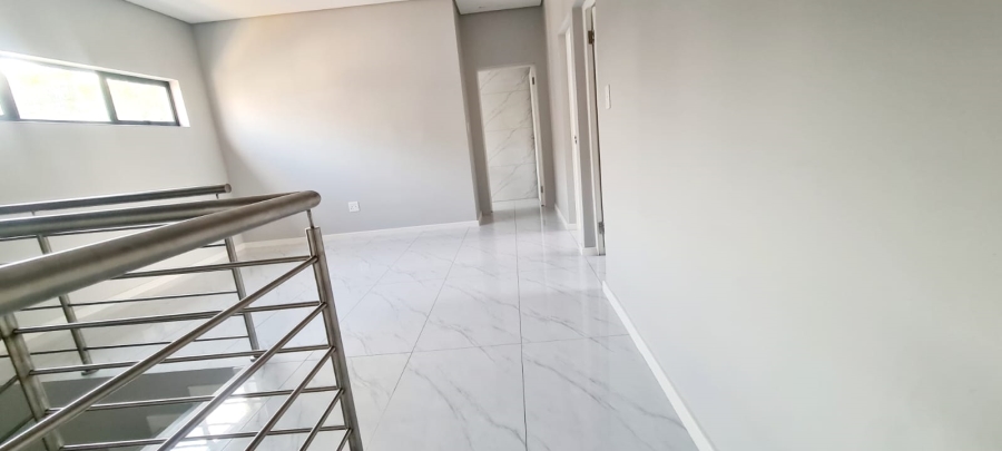 4 Bedroom Property for Sale in Blue Hills Gauteng