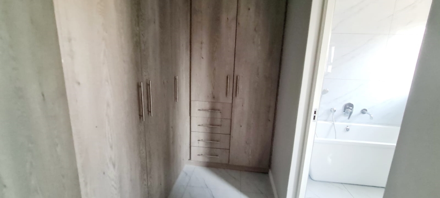 4 Bedroom Property for Sale in Blue Hills Gauteng