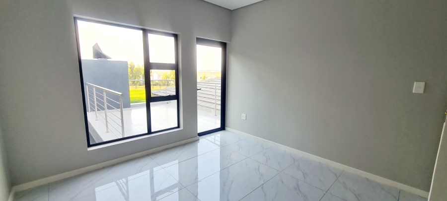 4 Bedroom Property for Sale in Blue Hills Gauteng