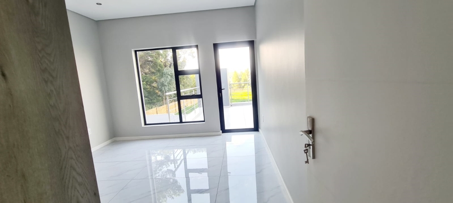 4 Bedroom Property for Sale in Blue Hills Gauteng