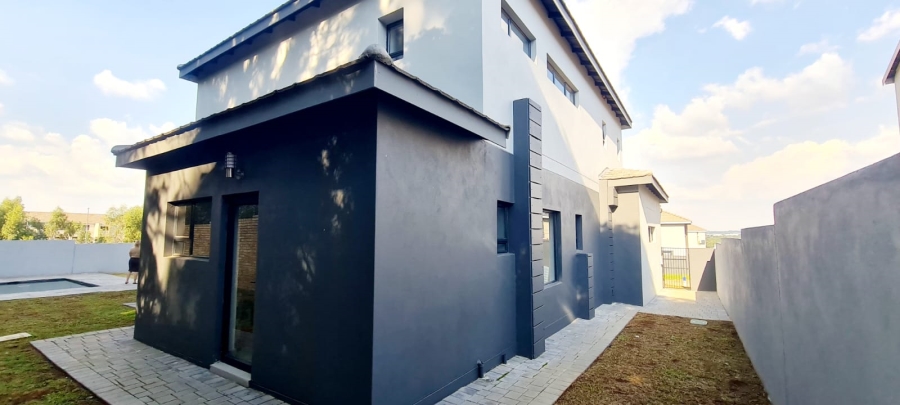 4 Bedroom Property for Sale in Blue Hills Gauteng