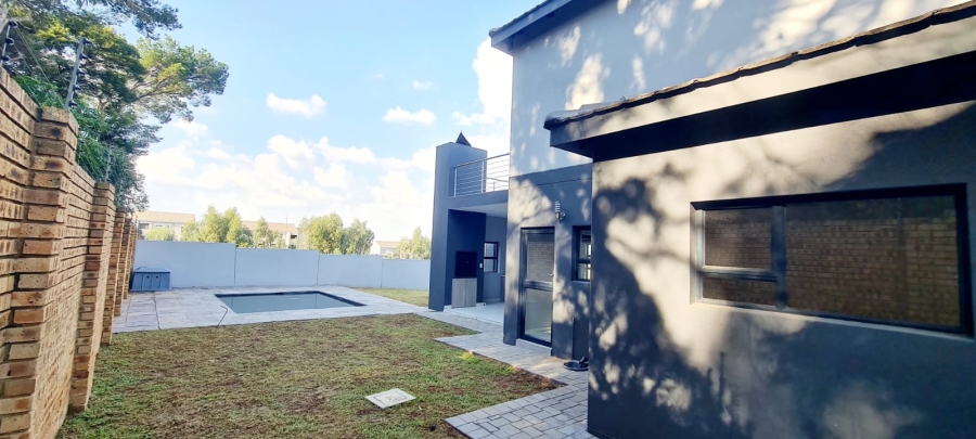 4 Bedroom Property for Sale in Blue Hills Gauteng