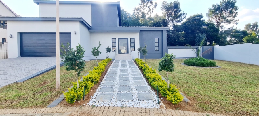 4 Bedroom Property for Sale in Blue Hills Gauteng