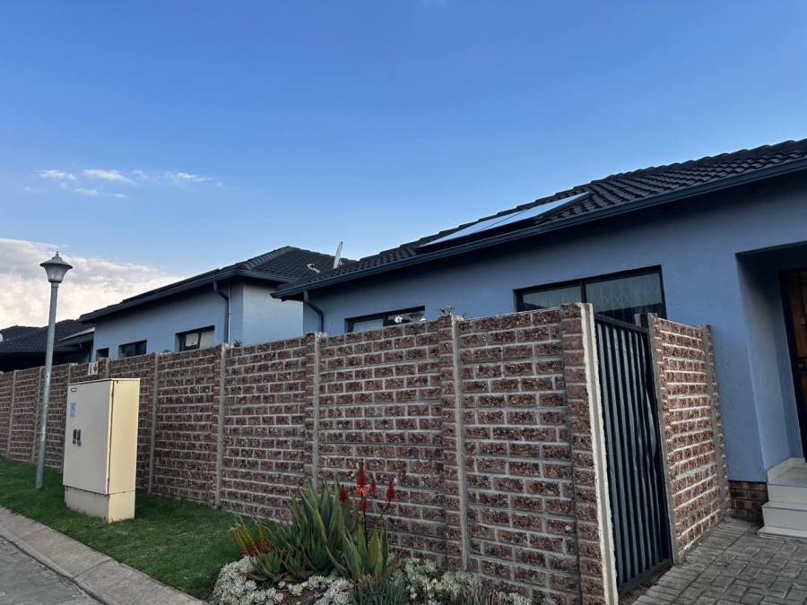 To Let 3 Bedroom Property for Rent in Parkrand Gauteng
