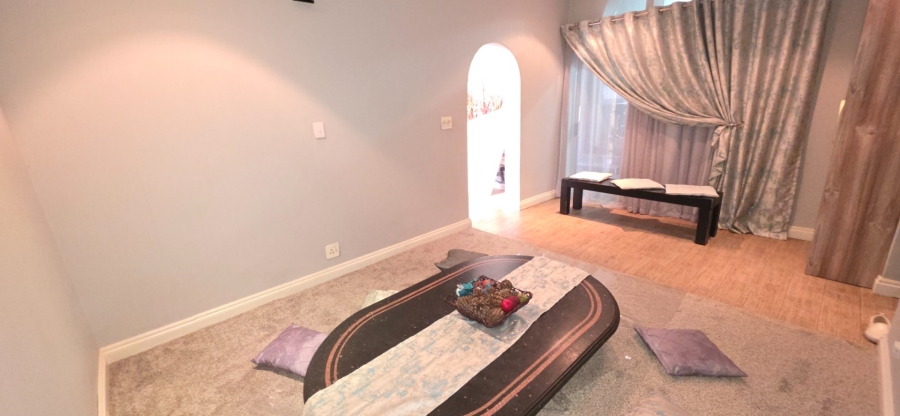 4 Bedroom Property for Sale in Laudium Gauteng