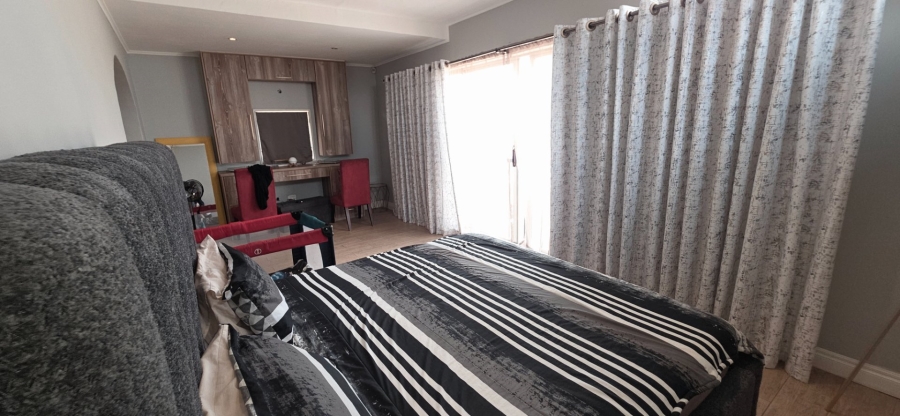 4 Bedroom Property for Sale in Laudium Gauteng