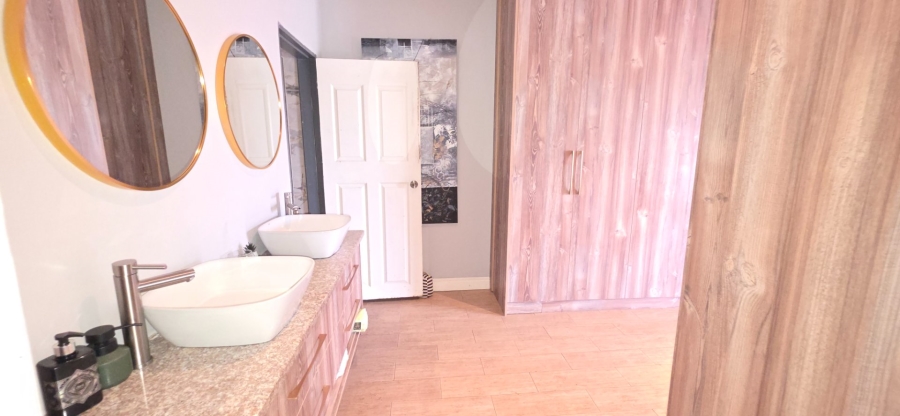 4 Bedroom Property for Sale in Laudium Gauteng