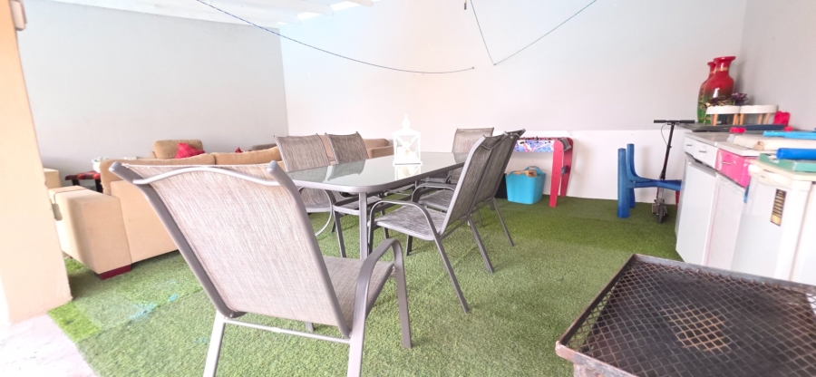 4 Bedroom Property for Sale in Laudium Gauteng