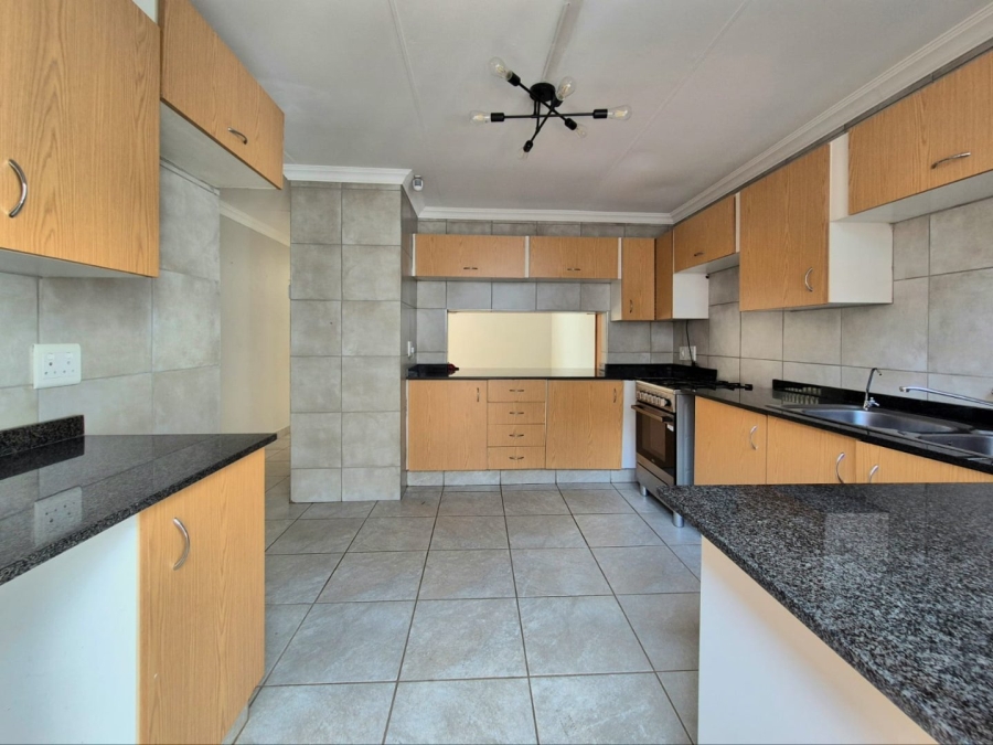 3 Bedroom Property for Sale in Hennopspark Gauteng