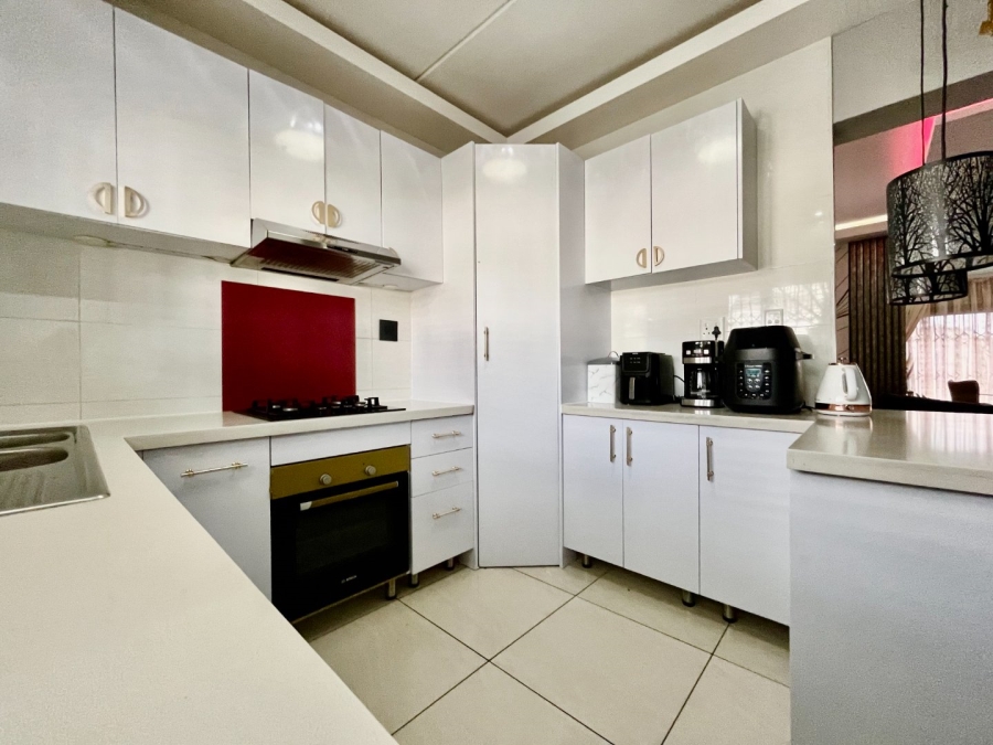 3 Bedroom Property for Sale in Carlswald Gauteng