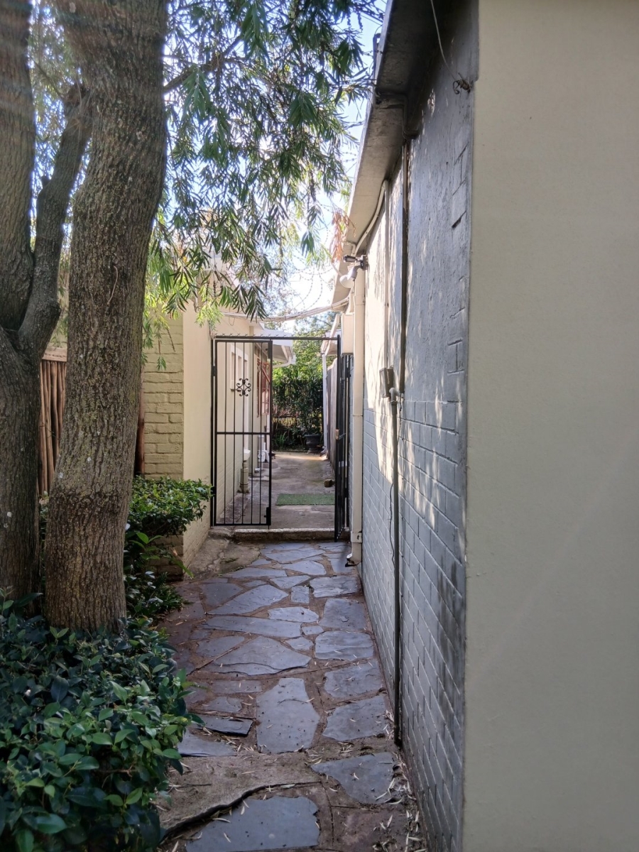 To Let 1 Bedroom Property for Rent in Highlands North Gauteng
