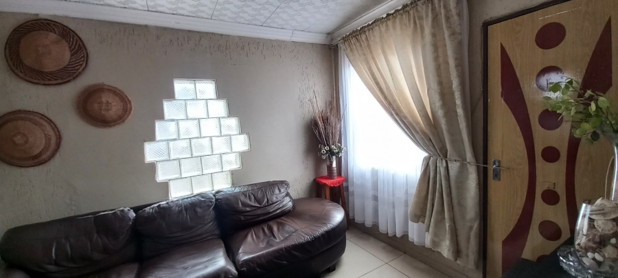 5 Bedroom Property for Sale in Protea Glen Gauteng