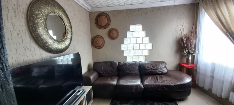 5 Bedroom Property for Sale in Protea Glen Gauteng