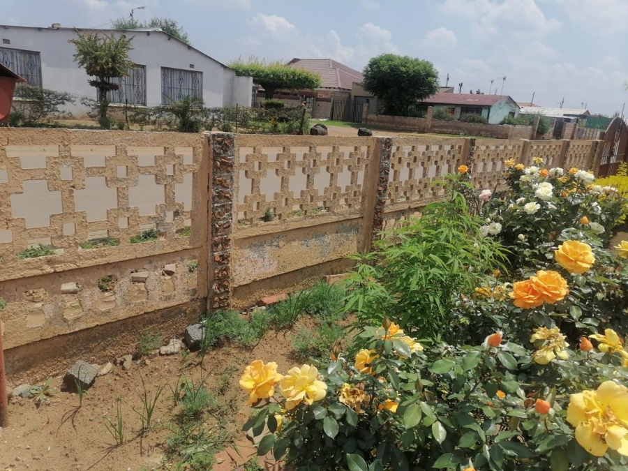 To Let 2 Bedroom Property for Rent in Daveyton Gauteng