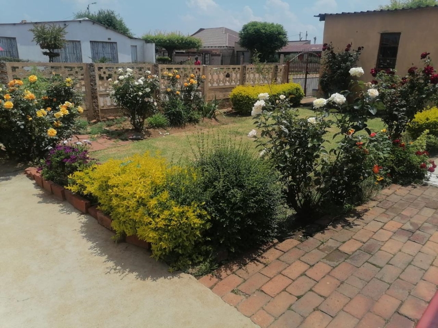 To Let 2 Bedroom Property for Rent in Daveyton Gauteng