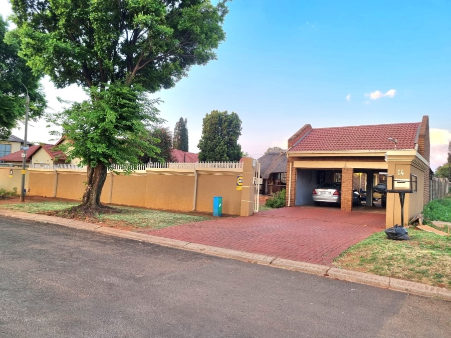 3 Bedroom Property for Sale in Dawn Park Gauteng