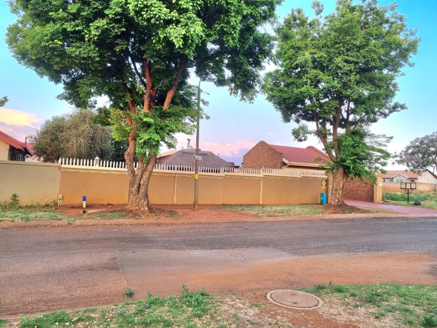 3 Bedroom Property for Sale in Dawn Park Gauteng