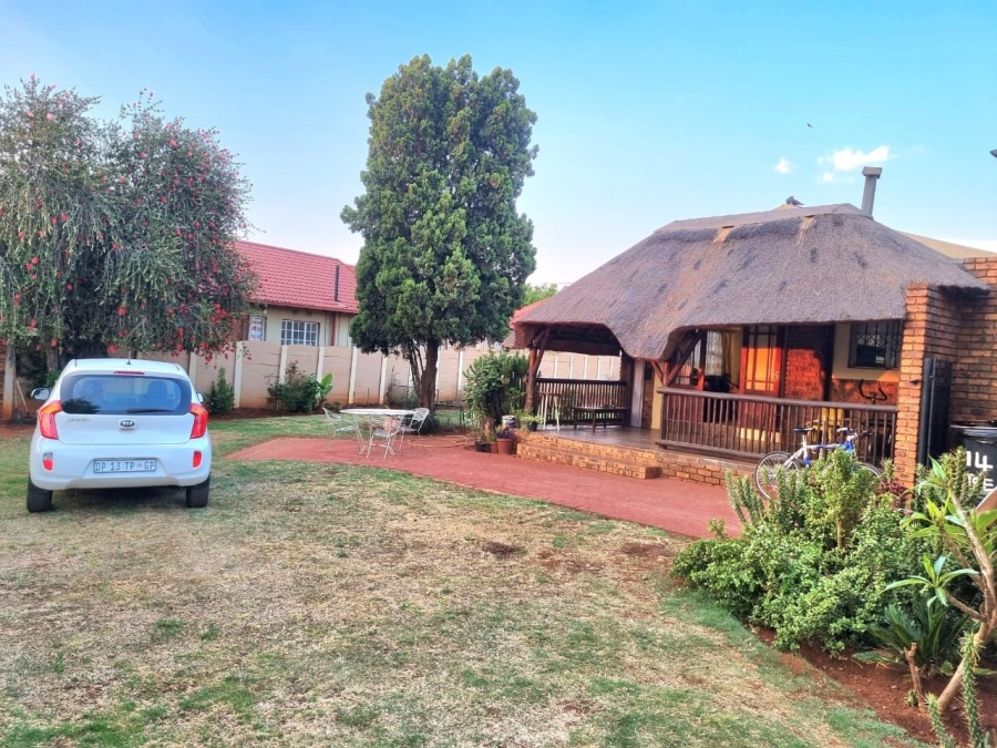 3 Bedroom Property for Sale in Dawn Park Gauteng