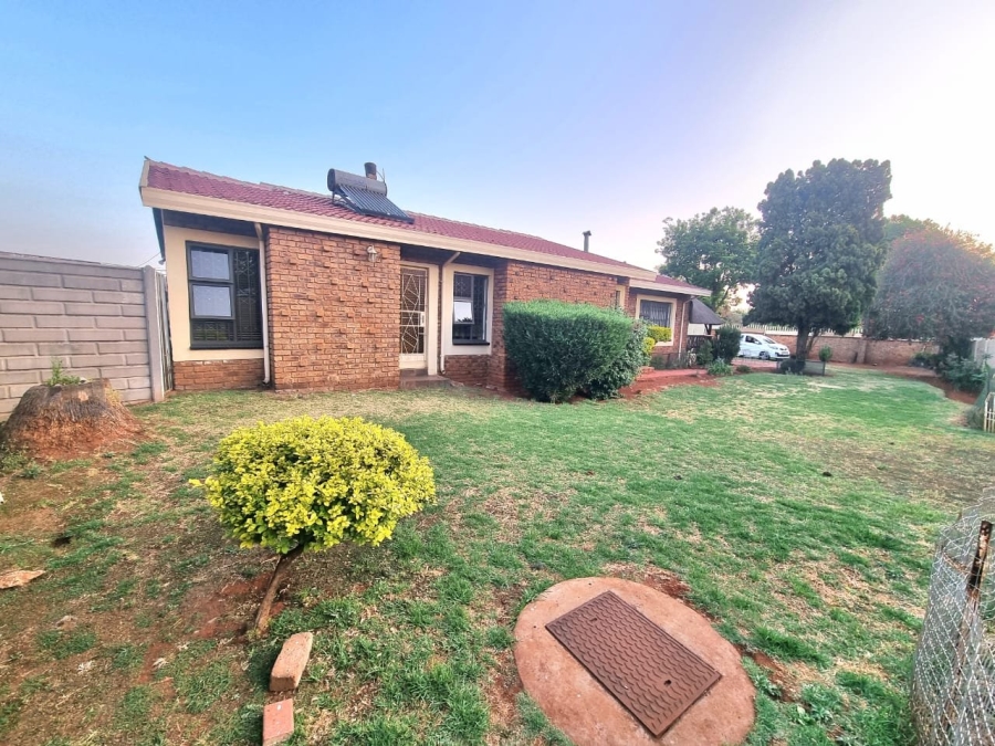 3 Bedroom Property for Sale in Dawn Park Gauteng