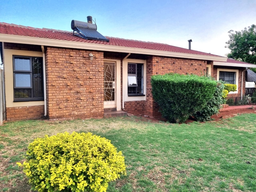 3 Bedroom Property for Sale in Dawn Park Gauteng