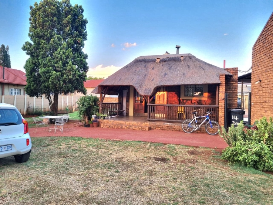 3 Bedroom Property for Sale in Dawn Park Gauteng