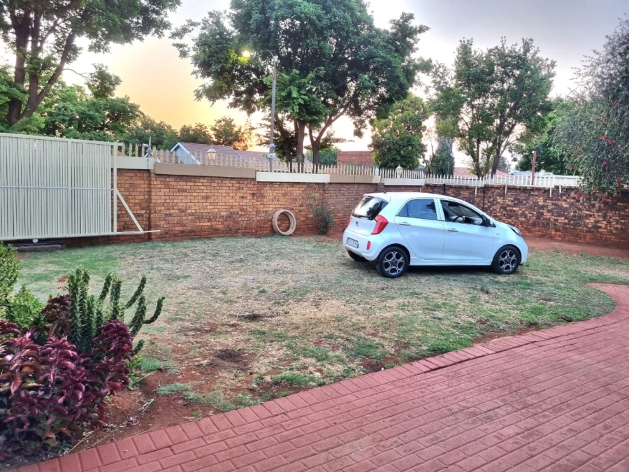 3 Bedroom Property for Sale in Dawn Park Gauteng