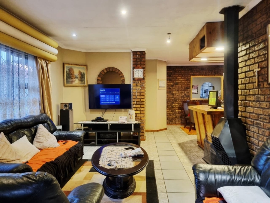 3 Bedroom Property for Sale in Dawn Park Gauteng