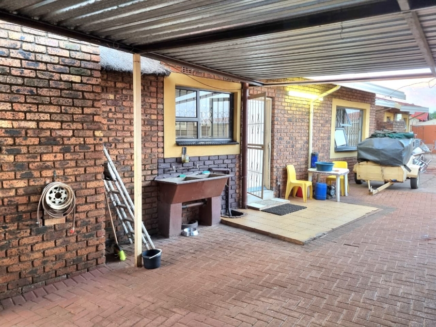 3 Bedroom Property for Sale in Dawn Park Gauteng