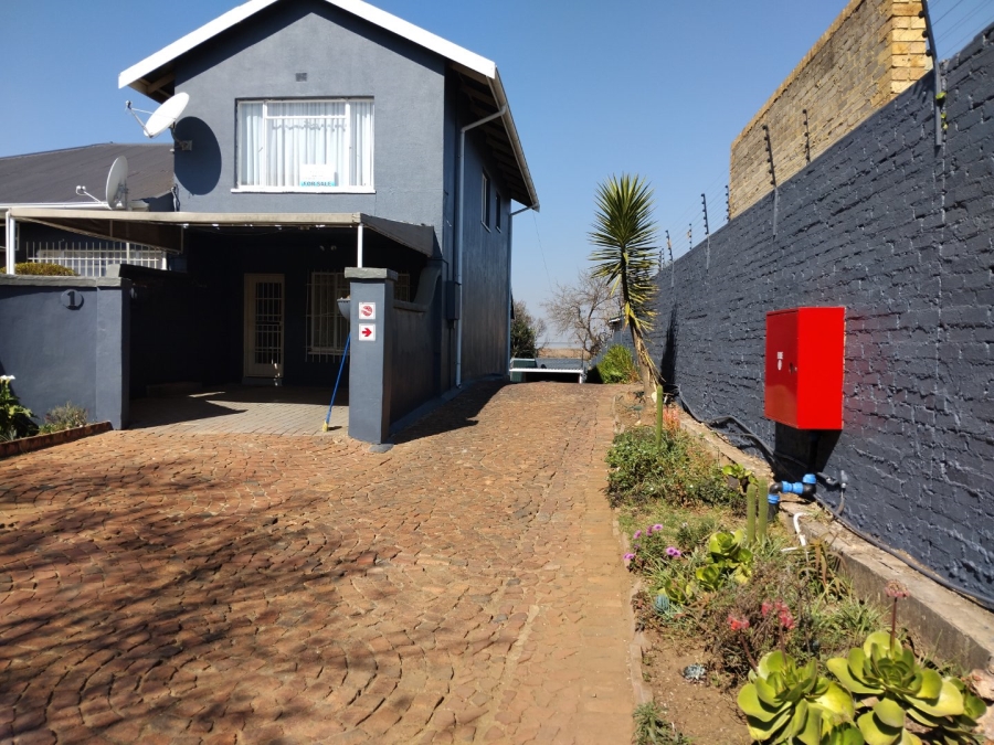 2 Bedroom Property for Sale in Primrose Hill Gauteng