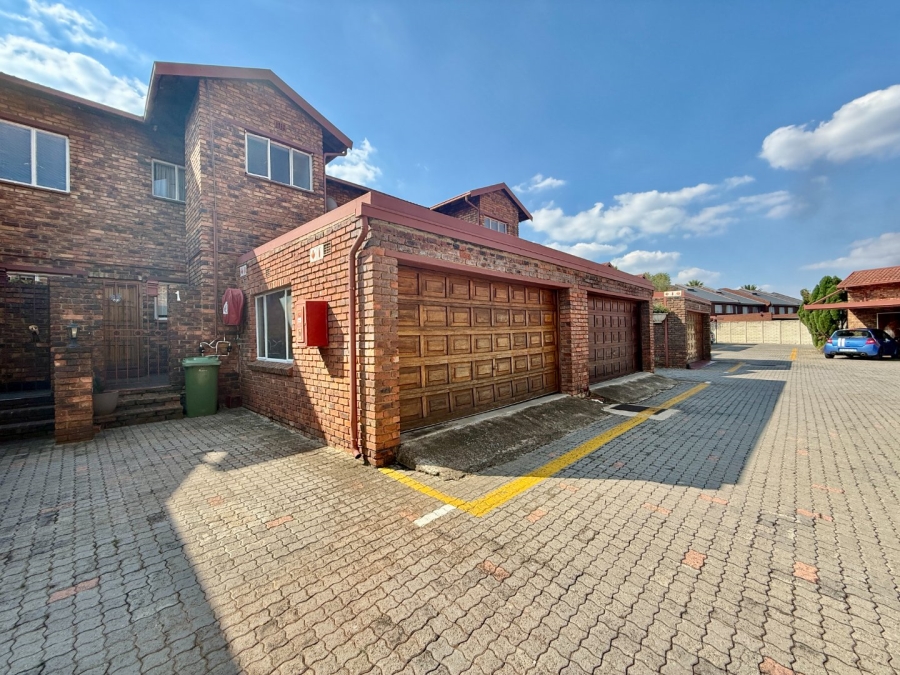 3 Bedroom Property for Sale in Brackenhurst Gauteng