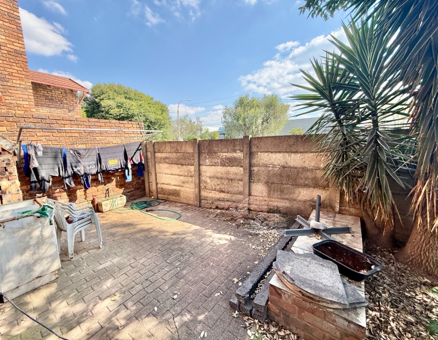 3 Bedroom Property for Sale in Brackenhurst Gauteng