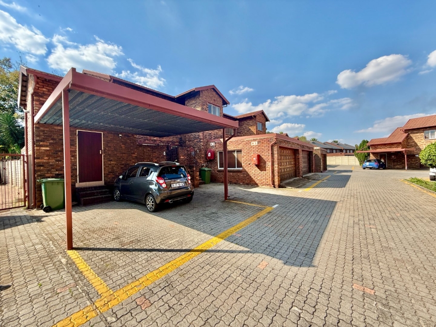 3 Bedroom Property for Sale in Brackenhurst Gauteng