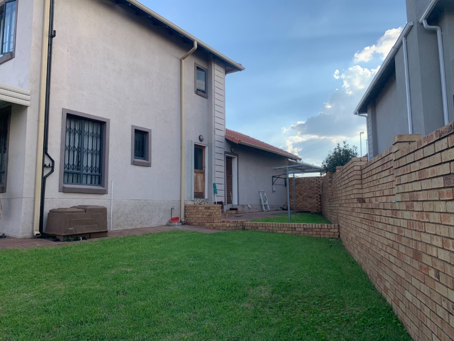 3 Bedroom Property for Sale in Monavoni Gauteng
