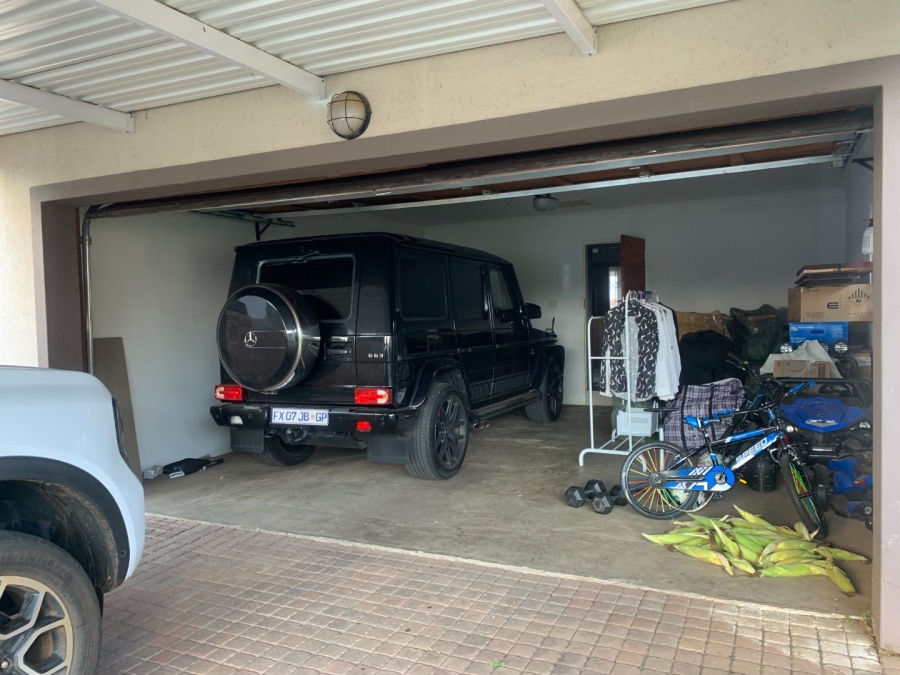 3 Bedroom Property for Sale in Monavoni Gauteng