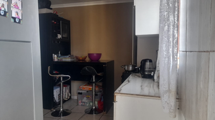 5 Bedroom Property for Sale in Protea North Gauteng