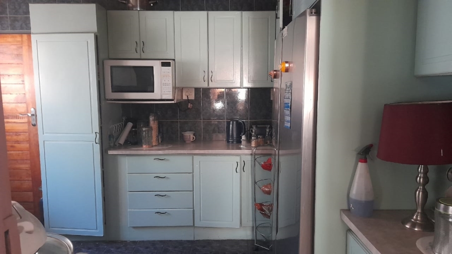 5 Bedroom Property for Sale in Protea North Gauteng