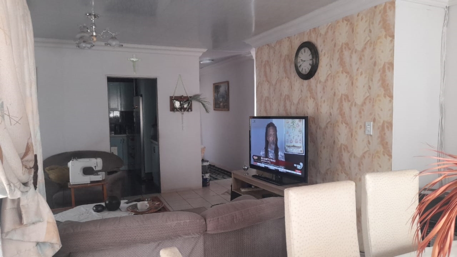 5 Bedroom Property for Sale in Protea North Gauteng