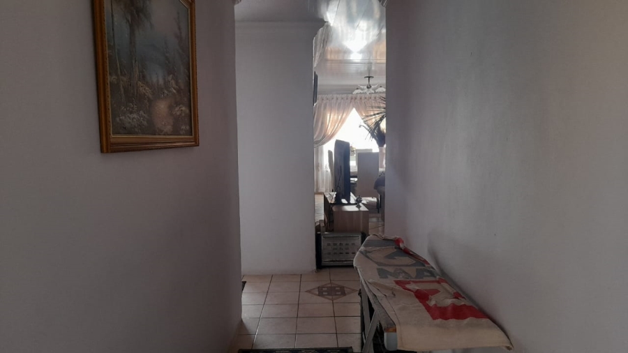 5 Bedroom Property for Sale in Protea North Gauteng