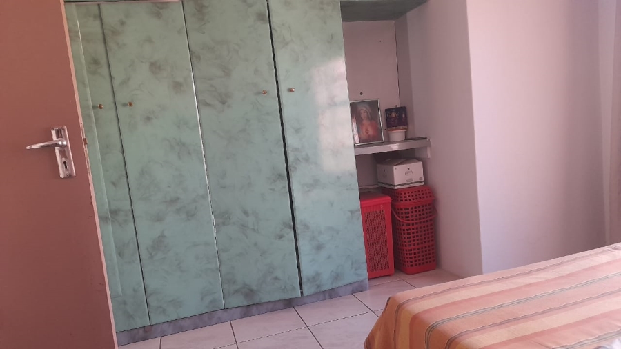 5 Bedroom Property for Sale in Protea North Gauteng