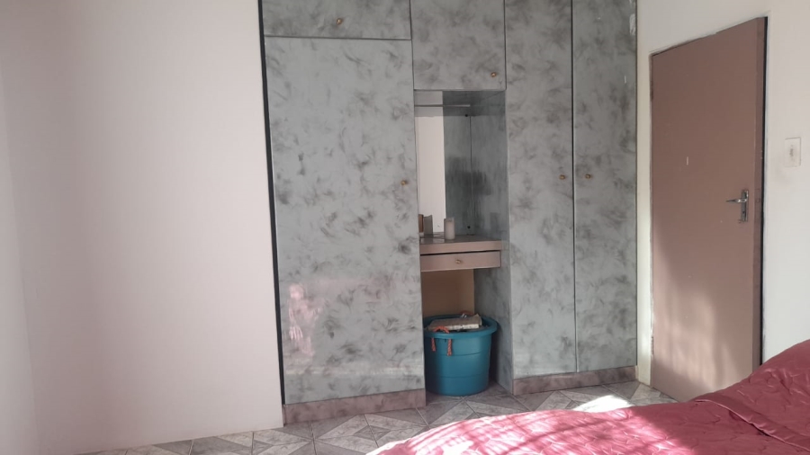 5 Bedroom Property for Sale in Protea North Gauteng