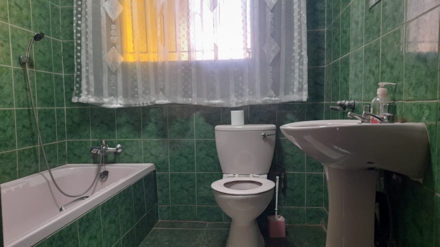 5 Bedroom Property for Sale in Protea North Gauteng
