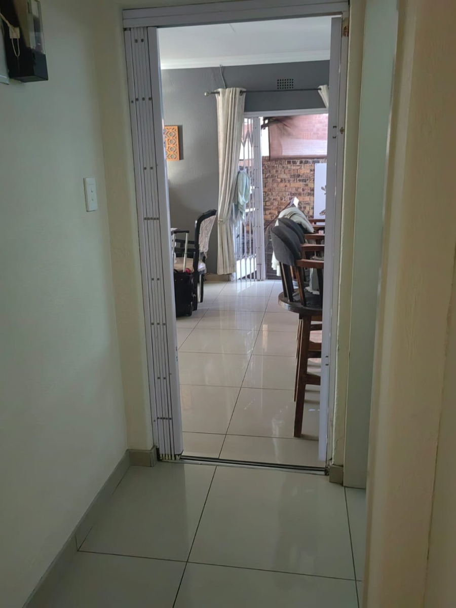 To Let 3 Bedroom Property for Rent in Breaunanda Gauteng