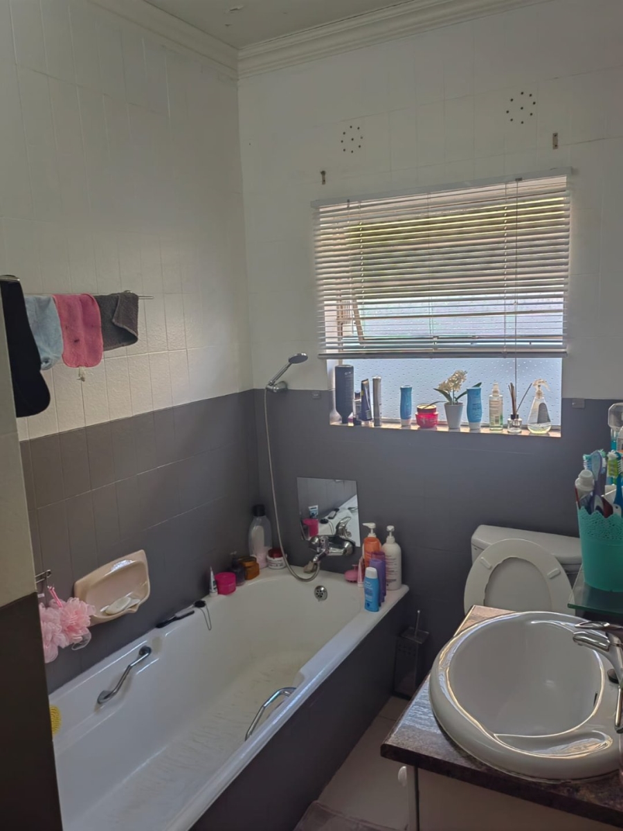 To Let 3 Bedroom Property for Rent in Breaunanda Gauteng