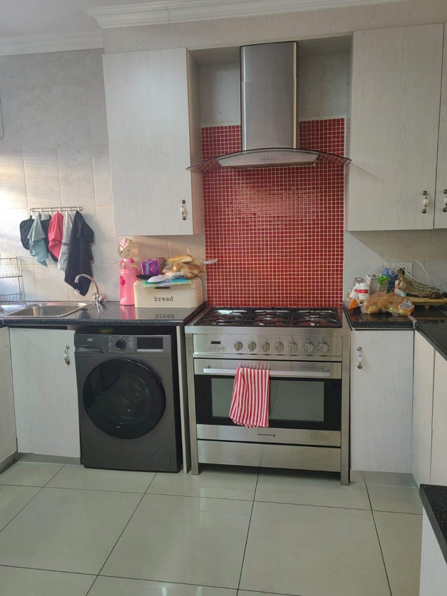 To Let 3 Bedroom Property for Rent in Breaunanda Gauteng