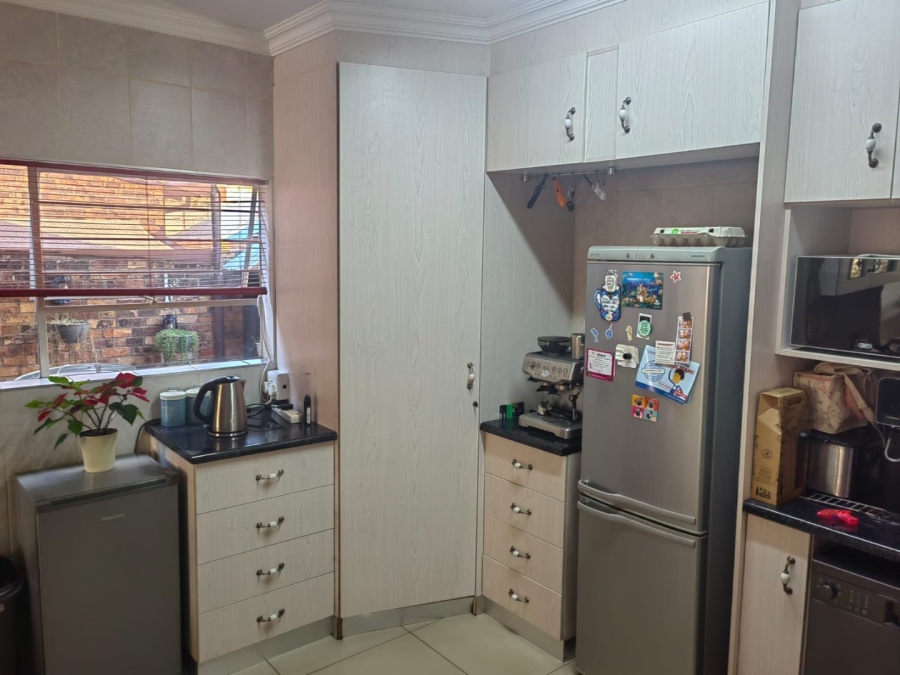 To Let 3 Bedroom Property for Rent in Breaunanda Gauteng
