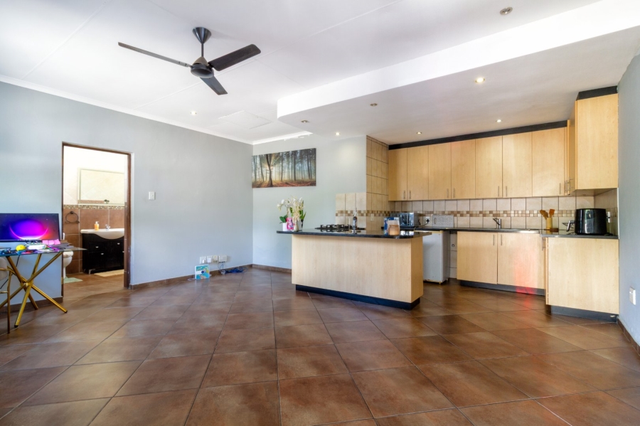 To Let 2 Bedroom Property for Rent in Bryanston Gauteng